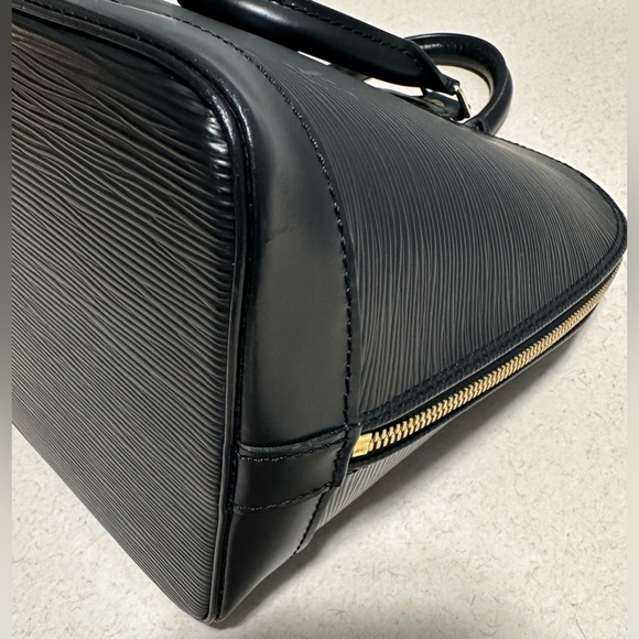 Louis Vuitton Alma PM Epi Leather Textured - Picture 8 of 14